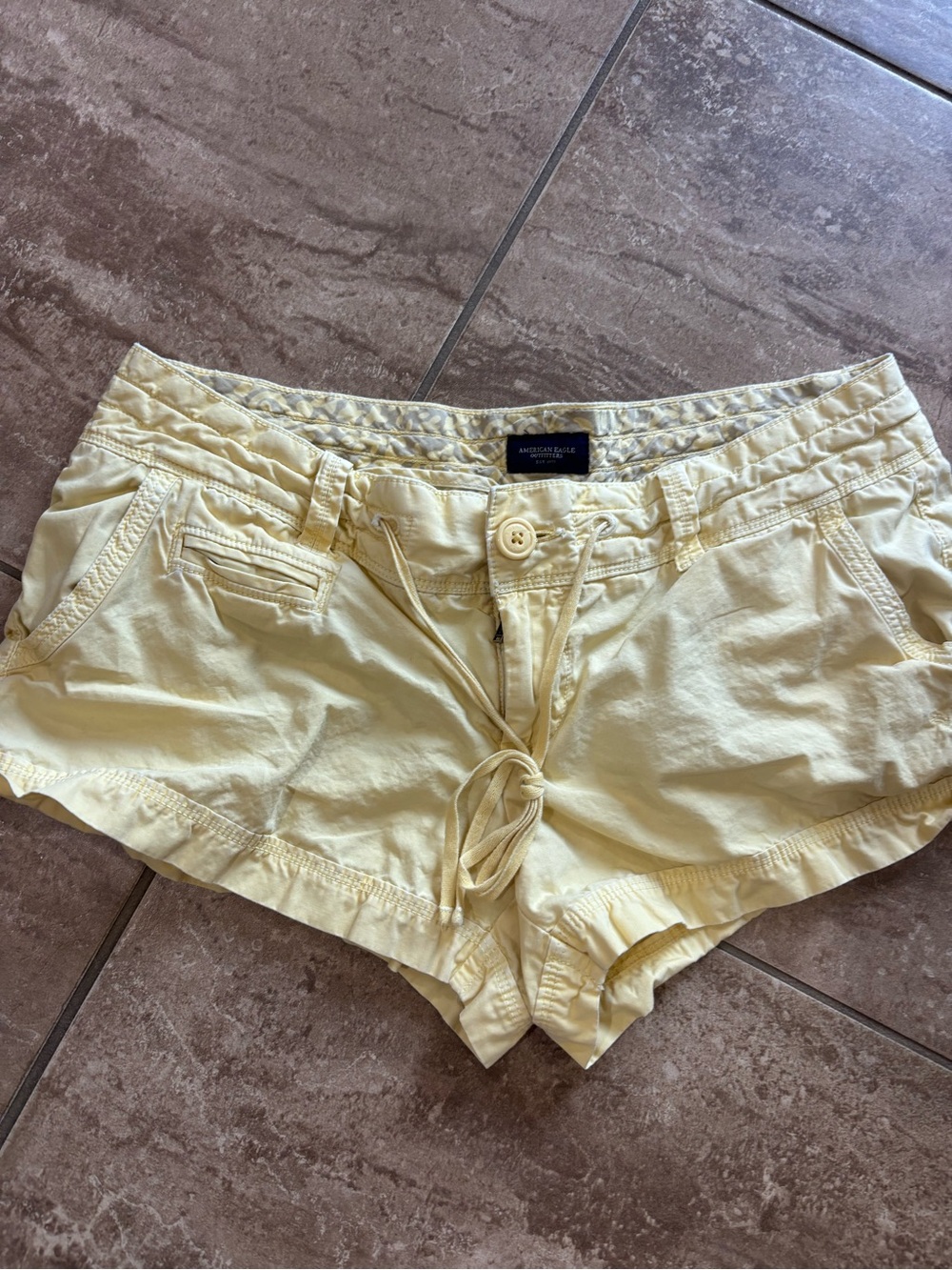American Eagle vintage butter yellow y2k low waisted micro shorts